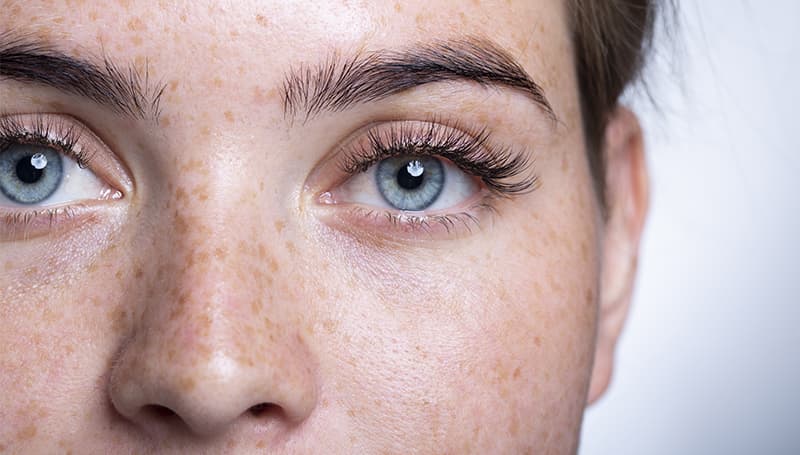 LashLink: Warum Zola Augenbrauenfarbe die perfekte Wahl für Profis ist