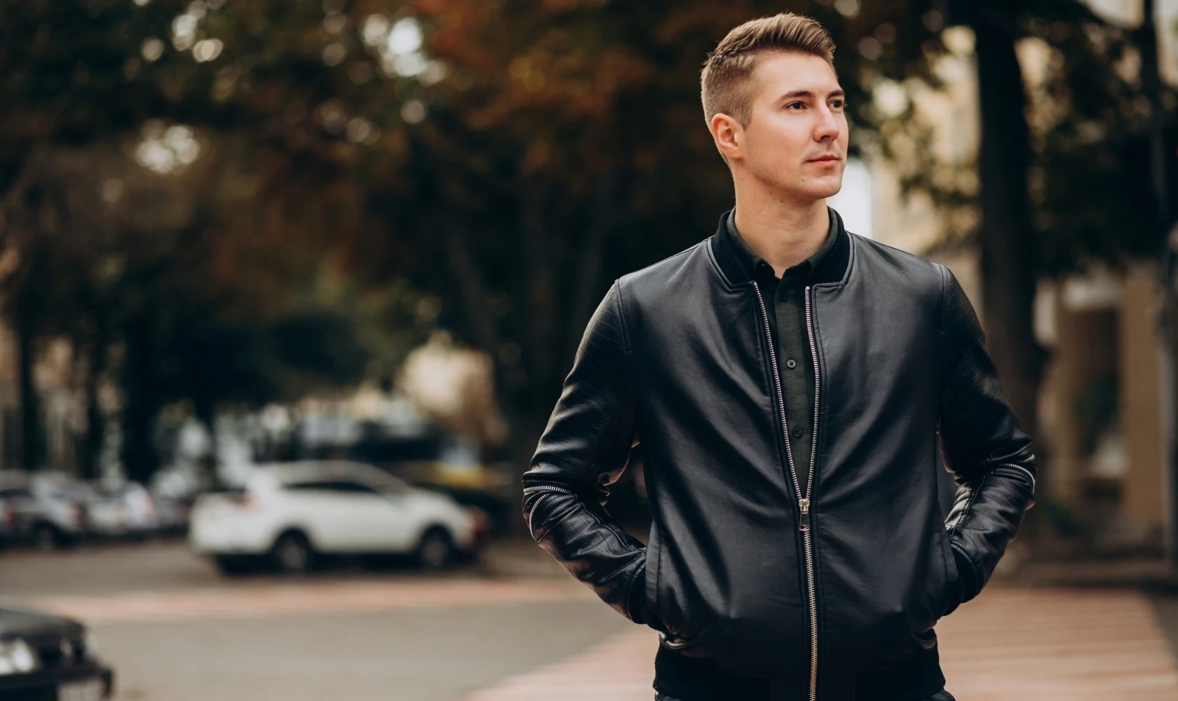 Warum Lederjacke Damen und Crone-Kaschmir-Accessoires ein unverzichtbares Duo sind