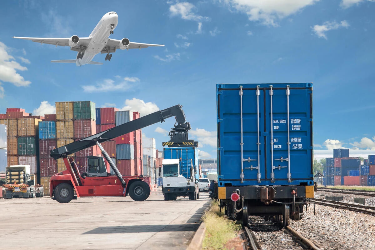 Humanitäre Logistik effizient umgesetzt mit Hilfstransporte