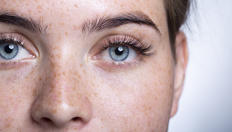 LashLink: Warum Zola Augenbrauenfarbe die perfekte Wahl für Profis ist